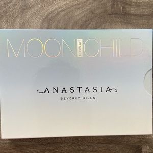 Anastasia- HIGHLIGHT MOON CHILD